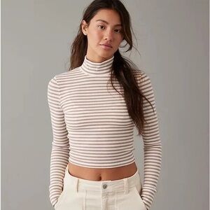 American Eagle Outfitters Beige and White Hey Baby Cropped Mockneck Tee
